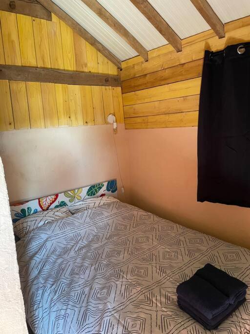 Maisonnette A La Campagne Gennetines